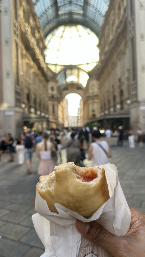 ATLRemix's tweet photo. After taking the bike tour in the morning, I took a food tour through Milano in the afternoon. It included a little bit a history along the way. I got to try some things that I probably would have never tried, so I’m glad I did it. 🇮🇹 https://t.co/t0qeCVAgUN