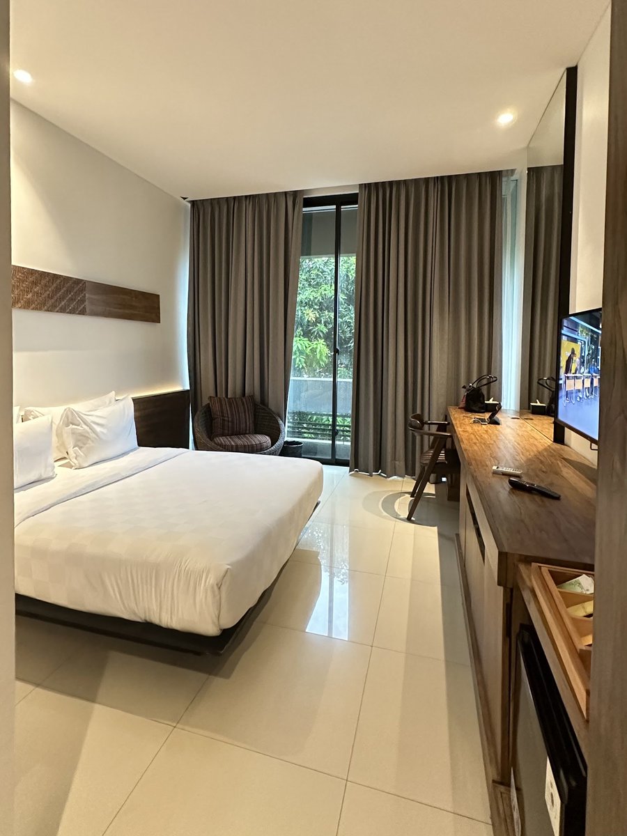 nocturnalcutie's tweet photo. buat kakak-kakak yang mau event konseran atau main ke Jakarta (Jakpus &amp; Jaksel area), ini thread rekomendasi beberapa hotel dari aku yaaa♡

review by experience, semuanya foto pribadi no edit no filter HEHE. https://t.co/eNhamMFVAV