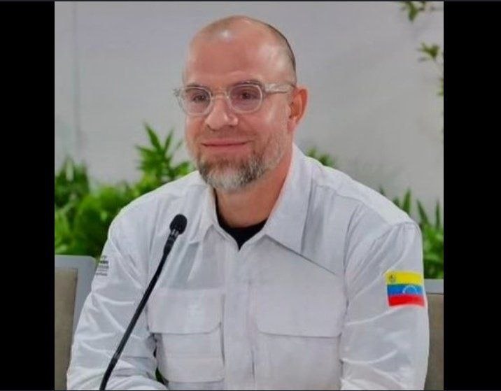 MagnoNemes63235's tweet photo. 🇻🇪🇺🇸🚨El régimen nombra al hijo de la chavista y militar almirante Carmen Meléndez 

Roman Maniglia como nuevo presidente del SENIAT 

Un experto;

Ya destruyó el banco del tesoro y el banco de Vzla. https://t.co/ntasxcc4Rz