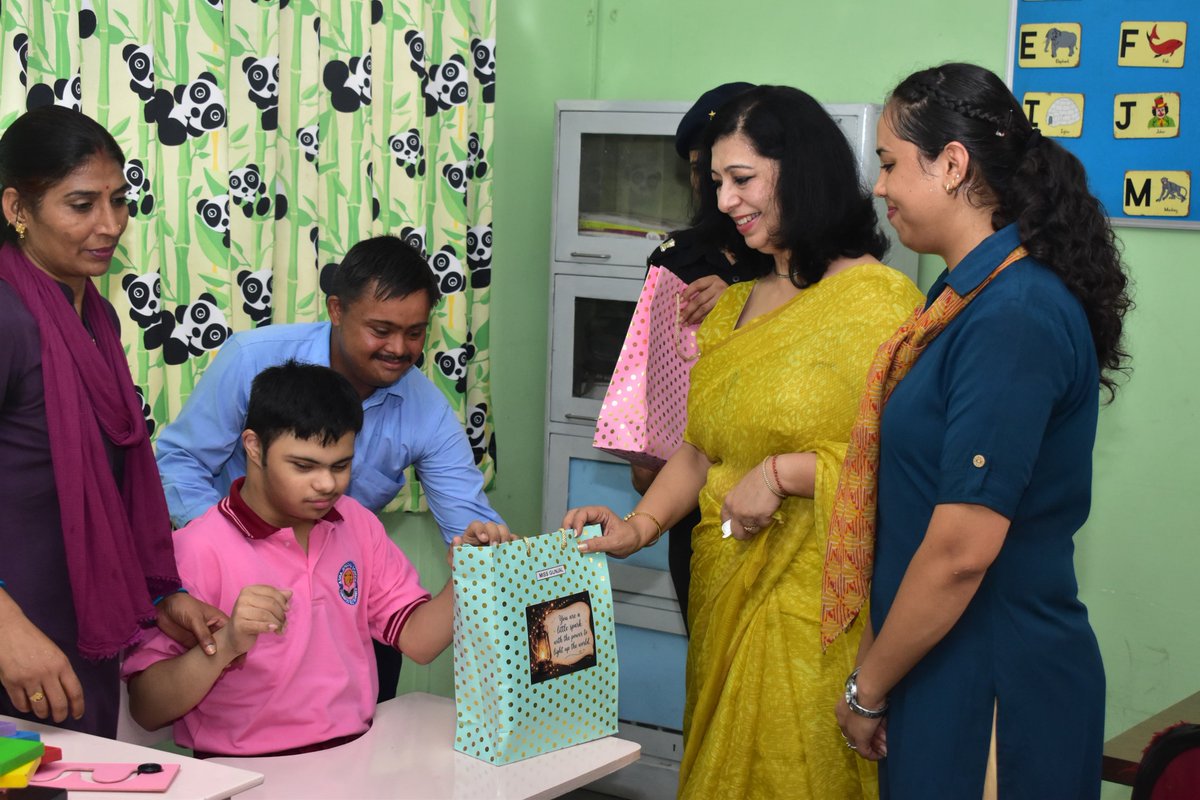 SWComd_IA's tweet photo. 💙 Nurturing Potential, Inspiring Hope

Mrs Ashima Malhotra, Regional President, AWWA, #SaptaShaktiCommand, visited ASHA School and interacted with the students. She appreciated the unwavering commitment of the institution towards inclusive education, personalised training and compassionate care.

She commended the dedicated efforts of the faculty in empowering every child to realise  unique potential with confidence and dignity. The visit reaffirmed AWWA's commitment to fostering an inclusive and supportive environment where every child is encouraged to learn, grow and thrive.

#IndianArmy
#SaptaShaktiCommand
#AWWA
#ASHASchool
#InclusiveEducation
#EmpoweringLives
#WeCare
#TanotBrigade

@adgpi
@HQ_IDS_India
@SpokespersonMoD
@PRODefRjsthn