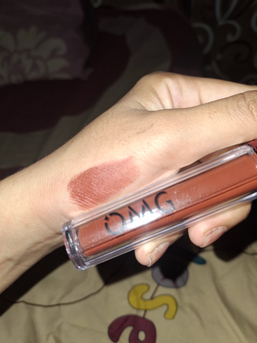 vieebluw's tweet photo. Terus tengahnya aku timpa pake OMG Shade 15 (Espresso). Combo pink-cokelat gelapnya dapet banget, ngga bikin muka keliatan pucat! 😍
☆ https://t.co/eDp4TbZglb https://t.co/BQjPMT43It