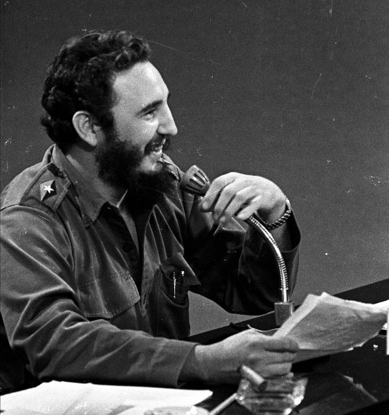ACN_Cuba's tweet photo. 🇨🇺 De Fidel, su inagotable legado 

🗣️| "La Revolución no es una lucha por el presente, la Revolución es una lucha por el futuro; la Revolución tiene siempre su vista puesta en el porvenir y la patria en que pensamos".

#100AñosConFidel  #MiMoncadaEsLaPatria https://t.co/ZbkG8TltZS
