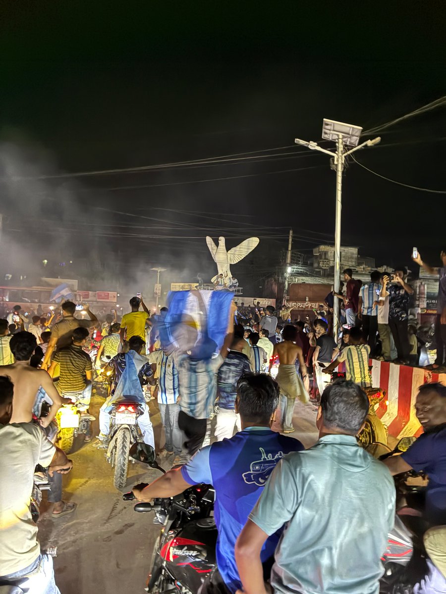 TheGreatestBein's tweet photo. @AlbicelesteTalk Meanwhile in my hometown after enzo's goal https://t.co/So2eXQTLme