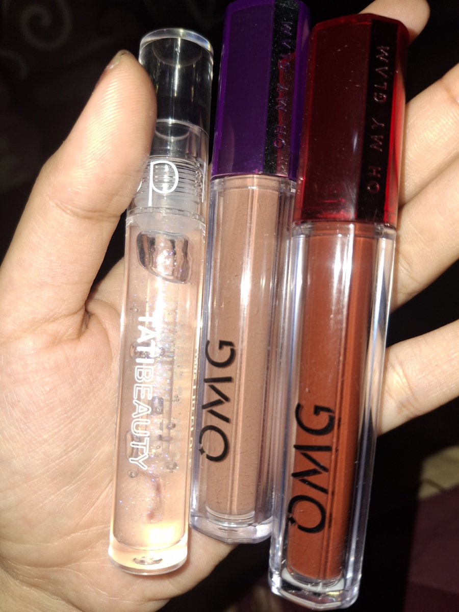 vieebluw's tweet photo. Habis itu aku timpa pake lip gloss/lip topper natural dari Tati Beauty yang ada glitter halusnya✨
☆ https://t.co/fG9LBiXnvc https://t.co/Q1PMd7WDpZ