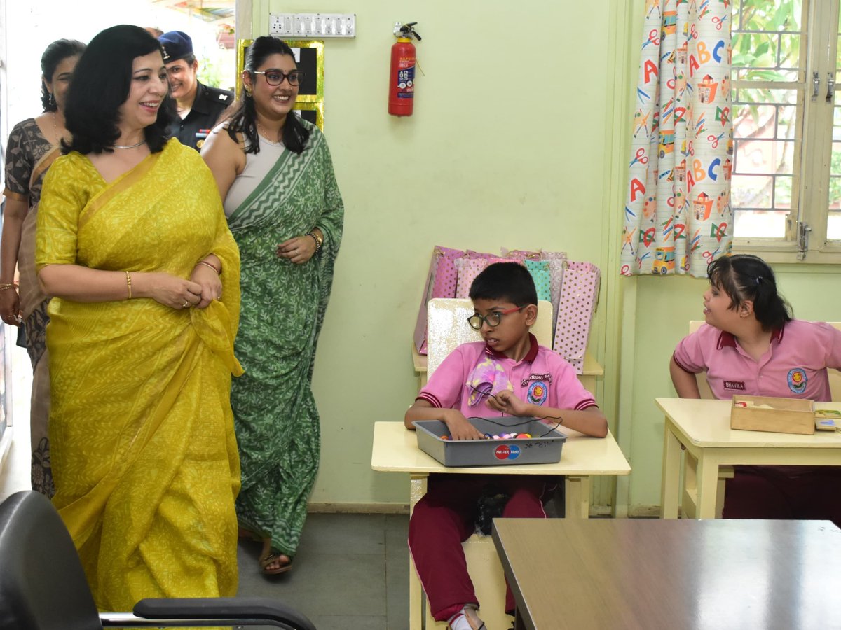 SWComd_IA's tweet photo. 💙 Nurturing Potential, Inspiring Hope

Mrs Ashima Malhotra, Regional President, AWWA, #SaptaShaktiCommand, visited ASHA School and interacted with the students. She appreciated the unwavering commitment of the institution towards inclusive education, personalised training and compassionate care.

She commended the dedicated efforts of the faculty in empowering every child to realise  unique potential with confidence and dignity. The visit reaffirmed AWWA's commitment to fostering an inclusive and supportive environment where every child is encouraged to learn, grow and thrive.

#IndianArmy
#SaptaShaktiCommand
#AWWA
#ASHASchool
#InclusiveEducation
#EmpoweringLives
#WeCare
#TanotBrigade

@adgpi
@HQ_IDS_India
@SpokespersonMoD
@PRODefRjsthn