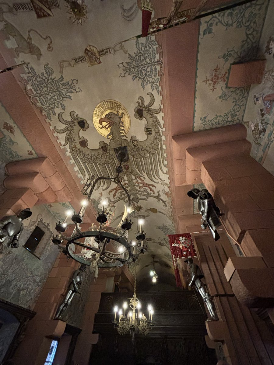 ChrisdEpinal's tweet photo. Haut-Koenigsbourg
Salle Kaiser https://t.co/r1n7xtR3uW
