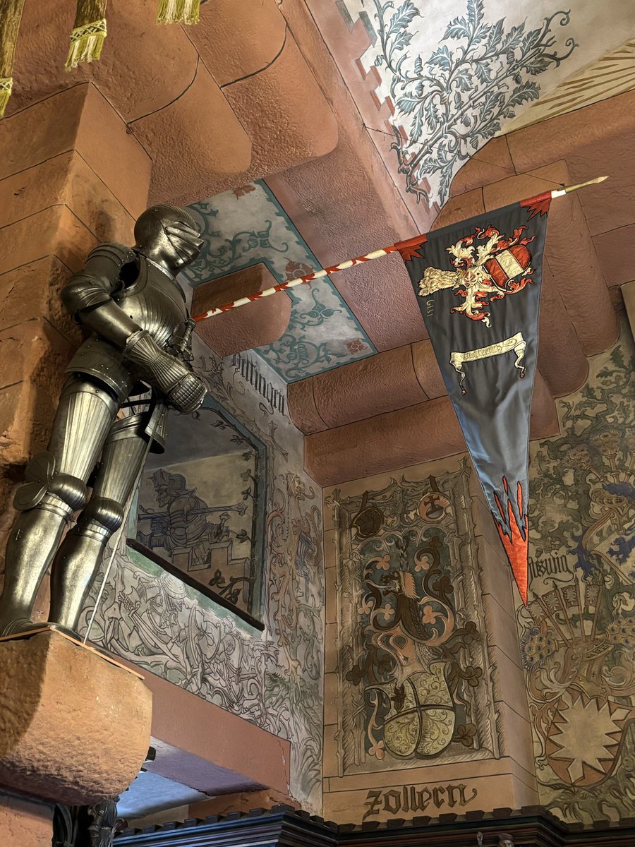 ChrisdEpinal's tweet photo. Haut-Koenigsbourg
Salle Kaiser https://t.co/r1n7xtR3uW