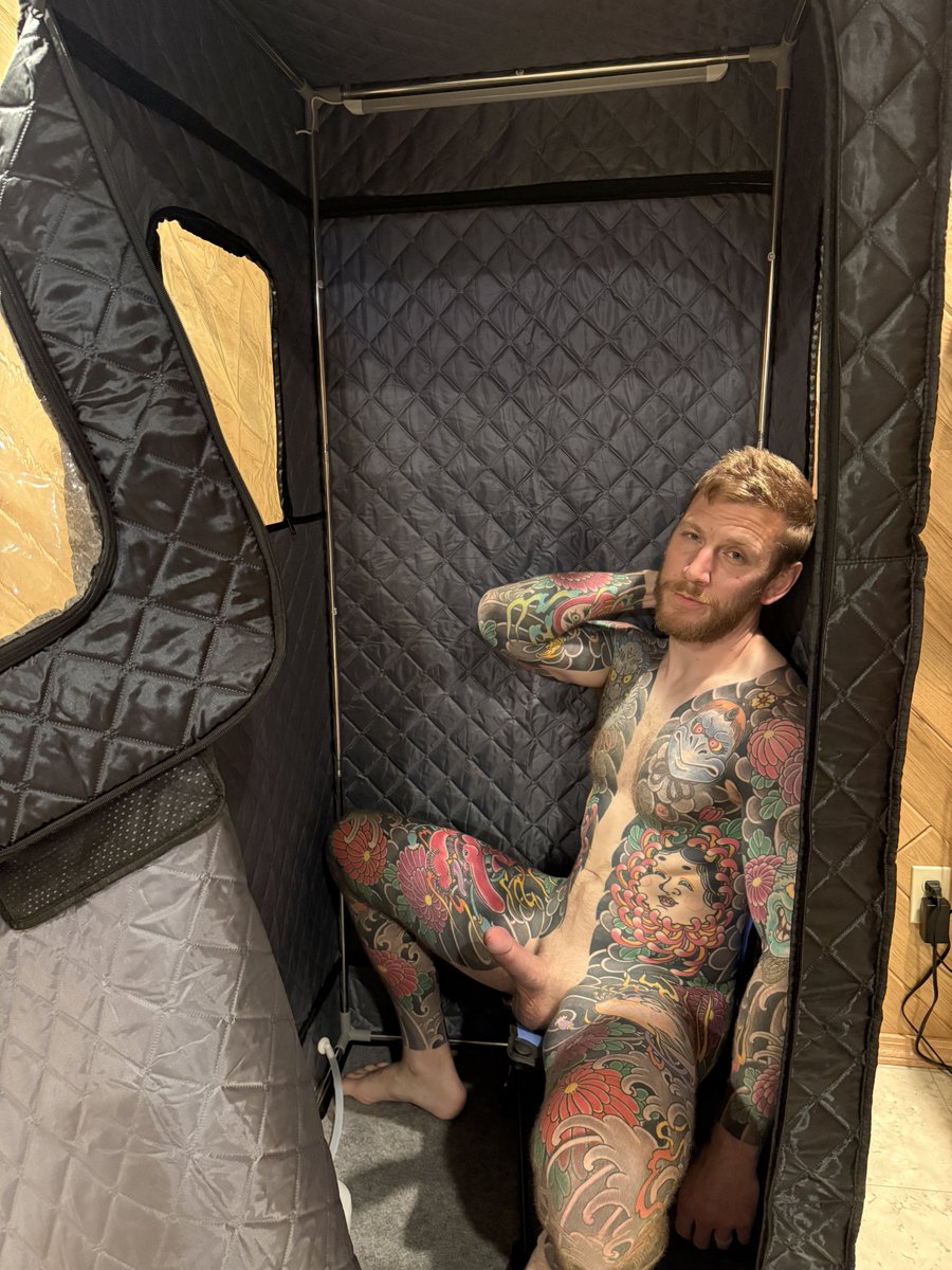 onebig__tattoo's tweet photo. Why don't you come over and turn the lights off 😏 https://t.co/v0T0VoZ8HR
