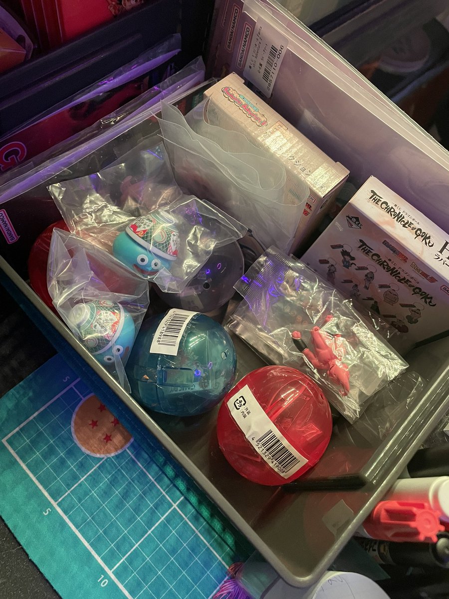 masa00622's tweet photo. 来店者のお土産に１つ無料です
話題のポケモンパッケージキーホルダーや
どんぶりスライムAもあります🐂
早いもん勝ちですのでお早めに🏃‍♂️💨
#ドラゴンボール
#ドラゴンボールバー https://t.co/mPHLs5UtxW