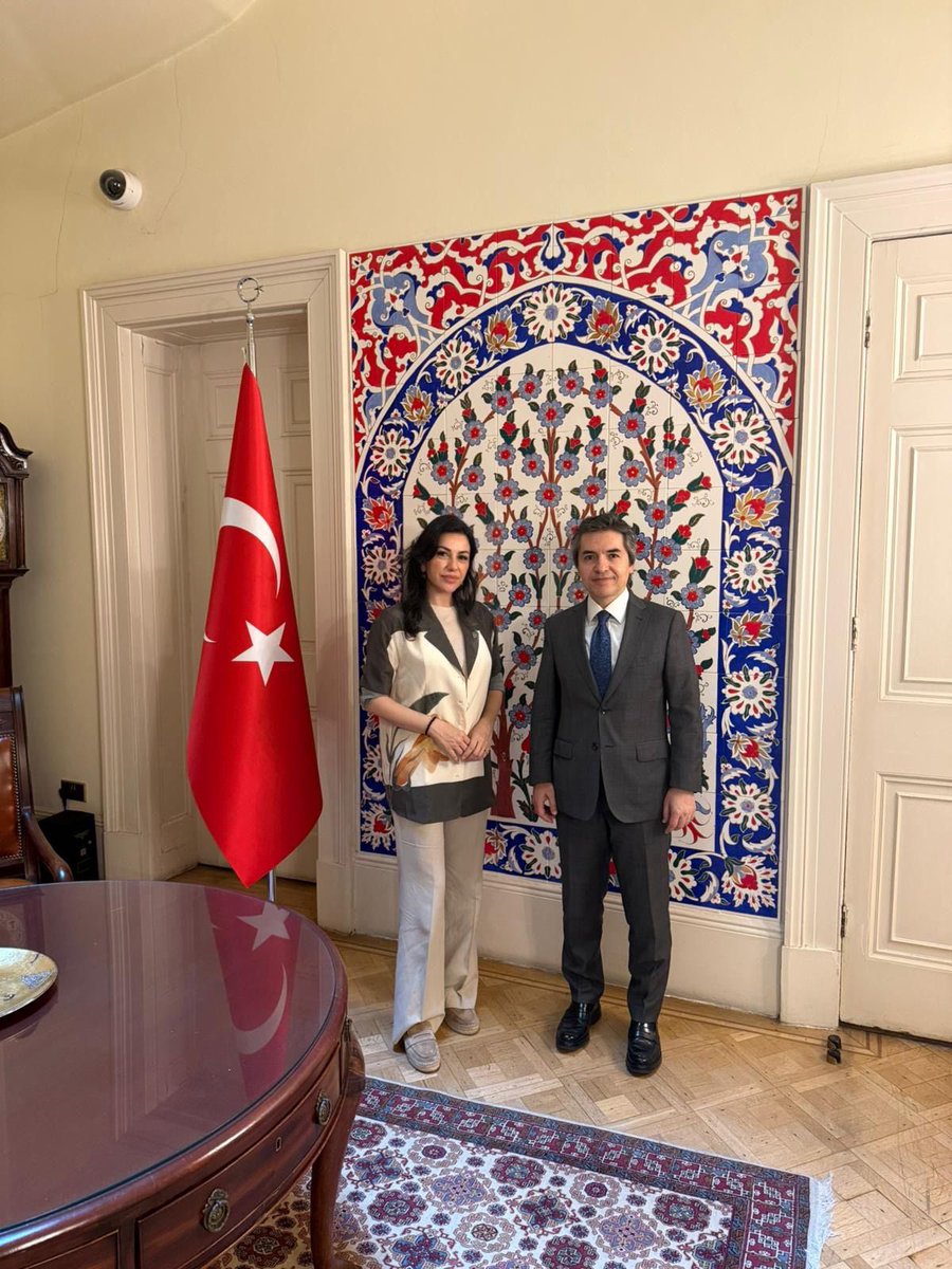 AyanNilhan's tweet photo. 📍Londra

İngiltere Büyükelçimiz Sayın Osman Koray Ertaş ile bir araya geldik.

Misafirperverliği için kendilerine teşekkür ederim. https://t.co/FLc1fvXoIt