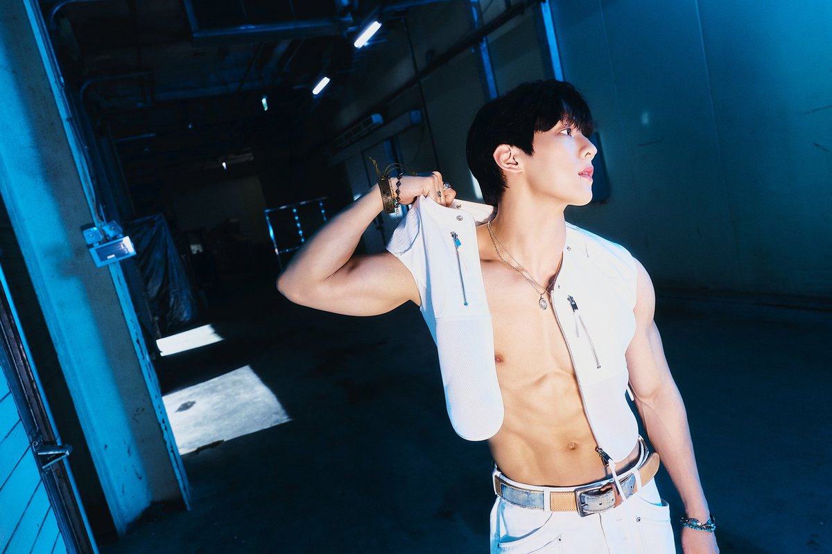 kbgmedia's tweet photo. #HUTA from #BTOB released concept photo for "TEMPERATURE" https://t.co/eVHscUWJeP