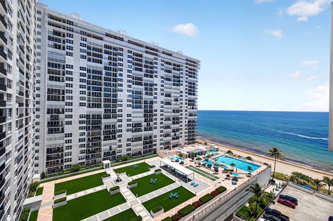 ushombi's tweet photo. New! Galt Towers 1BR Waterfront Condo - Waterfront property captures the essence of convenient resort living with direct water access #ushombi #caribbeanmls #florida
https://t.co/kIoQ8zTMgY https://t.co/awcRnvyWlQ