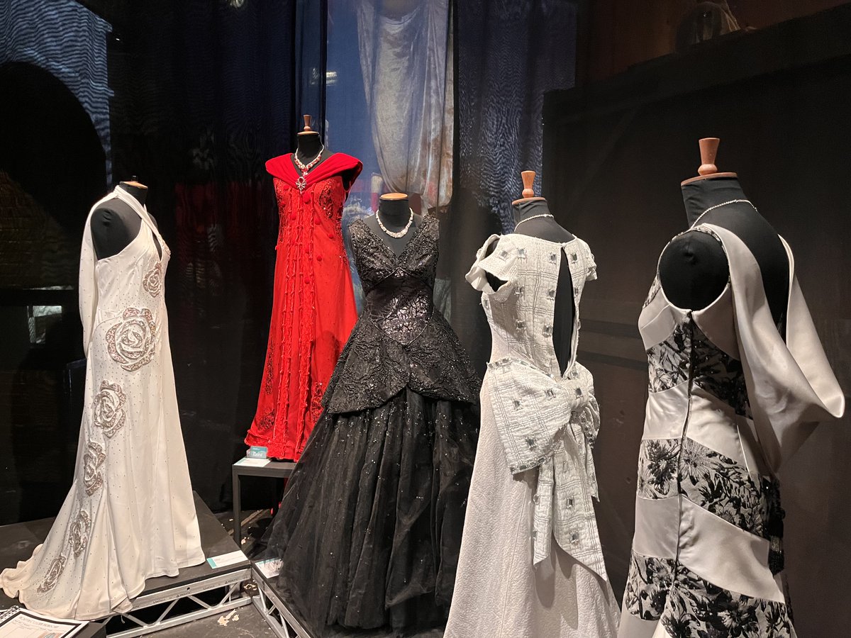 DurlstonArt's tweet photo. #DurlstonYear10 #DurlstonArt pupils enjoyed seeing the BA degree shows at Arts University Bournemouth this week. Modelmaking, Fashion, Costume, Make up, Fine Art, Architecture were but a few of the highlights and inspiration #DurlstonCreate @Artsmarkaward @inspiredAUB https://t.co/2tFaJh9bDD