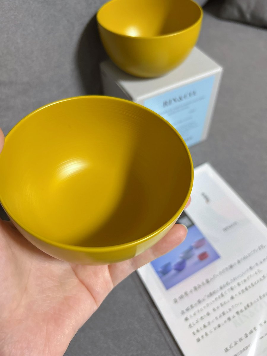 calpisuuu94's tweet photo. 漆琳堂さんの限定色イエローの漆器が届きました💛元気が出るイエロー、持つと軽くて手に馴染む……手触りがなんだかほっとします。料理が好きなので、作ったものがここにおさまると思うとワクワク。食洗機対応も嬉しい。大事に大事に使います🌼🐣🍯💛 https://t.co/Rp0qpERUar