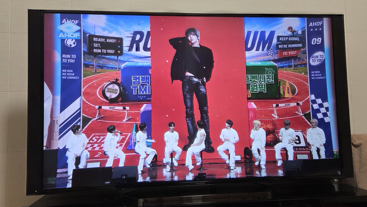 8mari08's tweet photo. AHOF(아홉) The 3rd Mini Album [RUN TO YOU] SHOWCASE LIVE！！

家でYouTubeで見れるのいいね👍！
ソンミン🫶ウンギ https://t.co/D27njD5kje