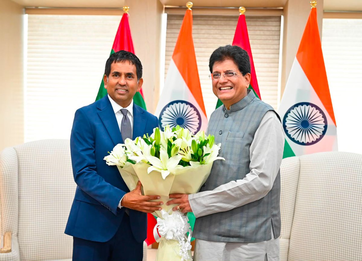 MoEDmv's tweet photo. Minister @em_saeed held bilateral discussions with India’s Minister of Commerce and Industry, HE. @PiyushGoyal, focusing on strengthening trade, investment, and economic cooperation between the Maldives and India, during his official visit to India at the invitation of the Indian Minister. The discussions also reviewed progress on the India–Maldives Free Trade Agreement (IMFTA), which was initiated during the 2024 official visit to India by His Excellency President Dr. @MMuizzu.

@PMOIndia
@CimGOI
@MEAIndia
@HCIMaldives
@DoC_GoI 
@MDVinINDIA