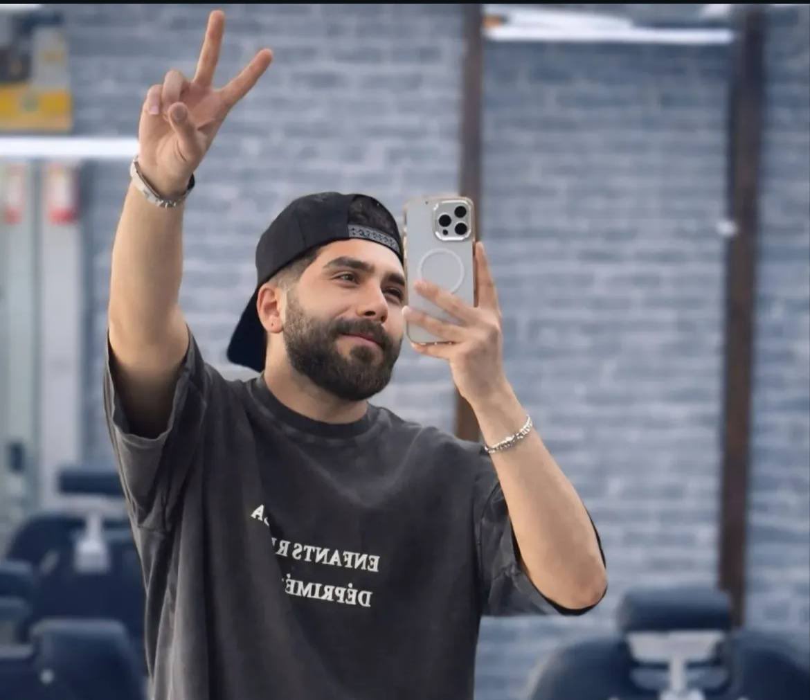 MrAmir_30's tweet photo. مادرش میگفت کاش تیری که به سرت خورد به قلب من میخورد 

#فرزین_پوست_آشکن_دورکی https://t.co/36XQddULOS