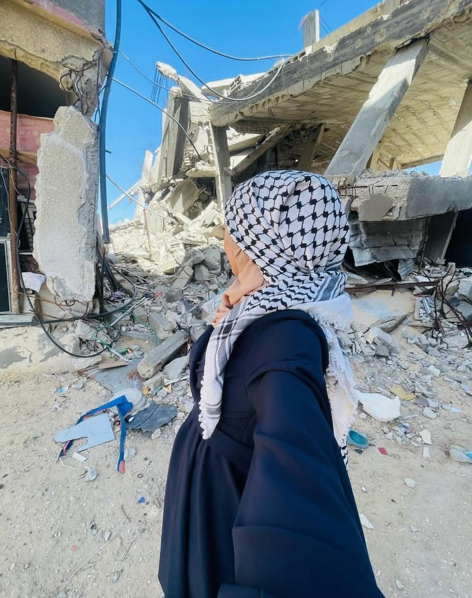 Sohair2001's tweet photo. Beneath these rubble, our memories and our homes are lost. Today, we raise our voices to you, asking for your help for my family in Gaza so we can face this bitter reality. Your donation is our lifeline.💔🇵🇸🥺

To help👇
https://t.co/7xc3VsGEjh https://t.co/p8sRudc0qO