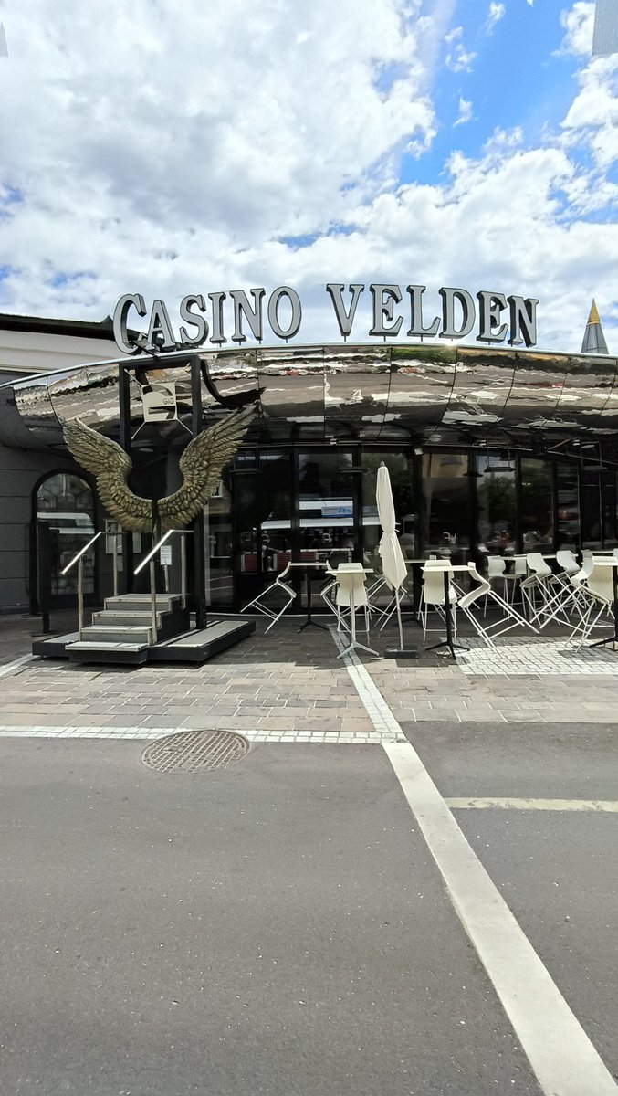 Mirco2202's tweet photo. Immerhin schon mal vorbei gefahren 😂. Das nächste Mal wird gespielt! #velden https://t.co/ACApuaQZzb