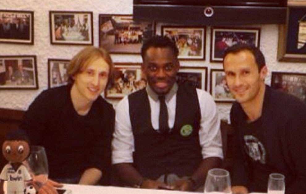 MadridXtra's tweet photo. 🤍 Michael Essien on IG: “What a lovely gift from the Maestro Luka Modrić himself. Thank you very much my friend.” https://t.co/7H08fKbZZw