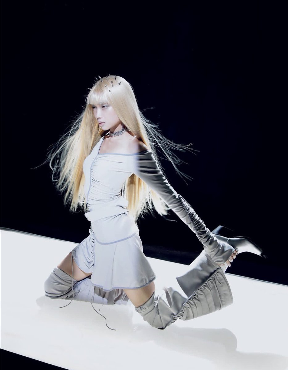for_hambebe's tweet photo. WTF MISS MAEM???? THE DUALITY OF GWEN APULI 😩🙌 So super model codeddd https://t.co/TZiAYIdBT1