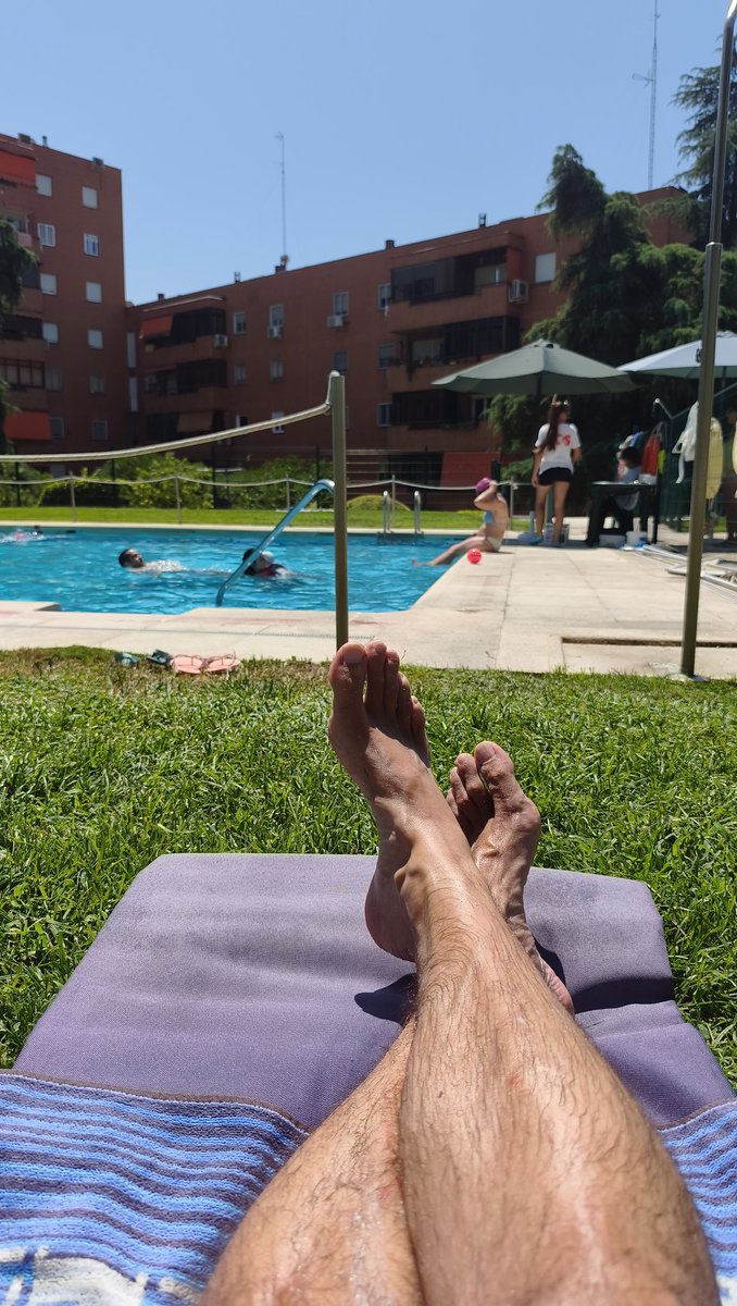 elshowdechavi's tweet photo. Estoy relajado en la piscina, mañana estoy ilusionado me voy de viaje a Estrasburgo de Francia🇫🇷 https://t.co/IUG4mUKIJg