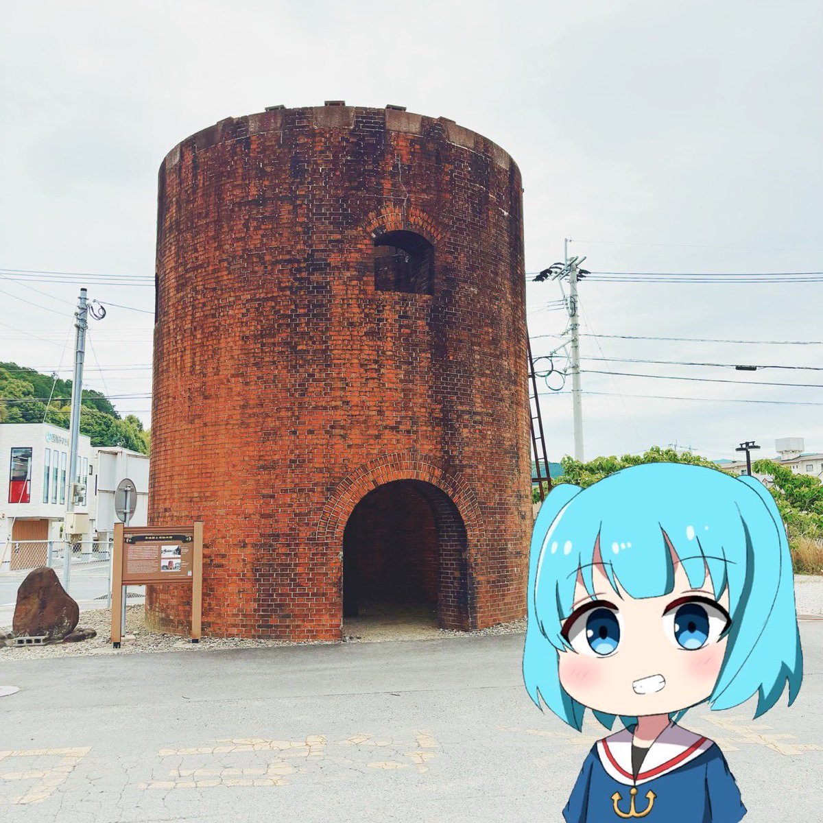 MINATOatSASEBO's tweet photo. 佐世保市の早岐にある「早岐駅旧給水塔」ば見てきたとよー🚗💨
この塔は明治30年からあって
今は日本遺産「鎮守府」の構成資産のひとつとして大切に保存されとるとよ〜すごかね〜！😳👏🏻
早岐駅の東口から出たらすぐ見えるよ〜😊

#佐世保 #佐世保好きっちゃん #碧波みなと #早岐駅前 #鎮守府 https://t.co/b8RQeoy90m