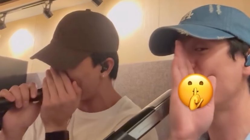 _tellheaven's tweet photo. ร้องเพลงไรไม่รู้ แต่แฟนกันอันนี้รู้
ㅠㅠㅠㅠㅠㅠㅠㅠㅠㅠㅠㅠㅠㅠㅠ https://t.co/UNExU8FIfy