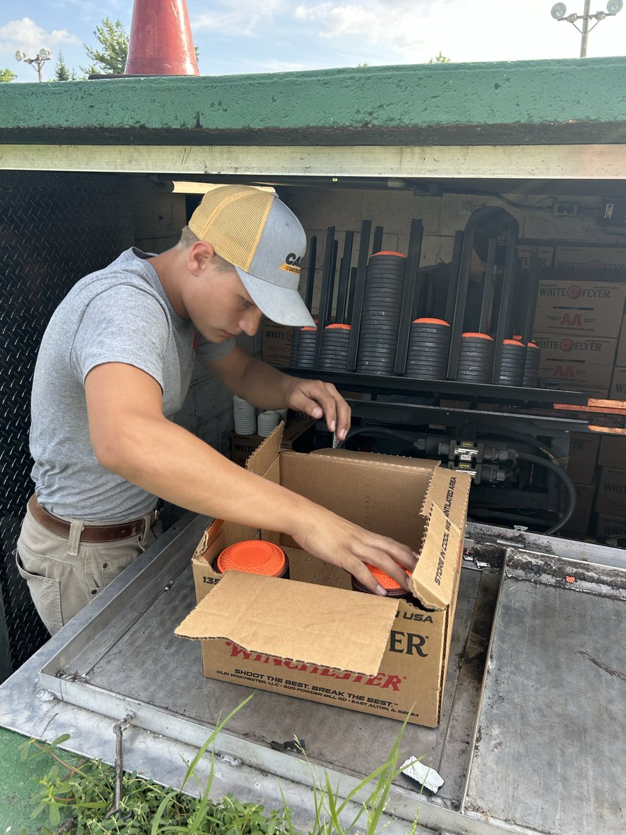 FLFFA's tweet photo. One of Oscar’s SAE’s is working at the Newport Sportsmen Club for their Tuesday evening league. He was busy loading throwers and preparing to keep everything running smoothly between squads. Another great experience! https://t.co/mfP6eNCZU5