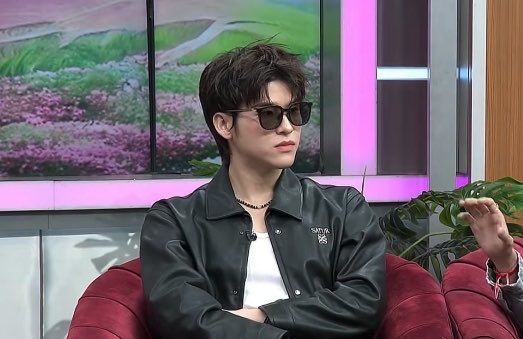 Tearremq_'s tweet photo. วันนี้สกายพกแว่นไปกี่อัน https://t.co/AXegLKPZQc