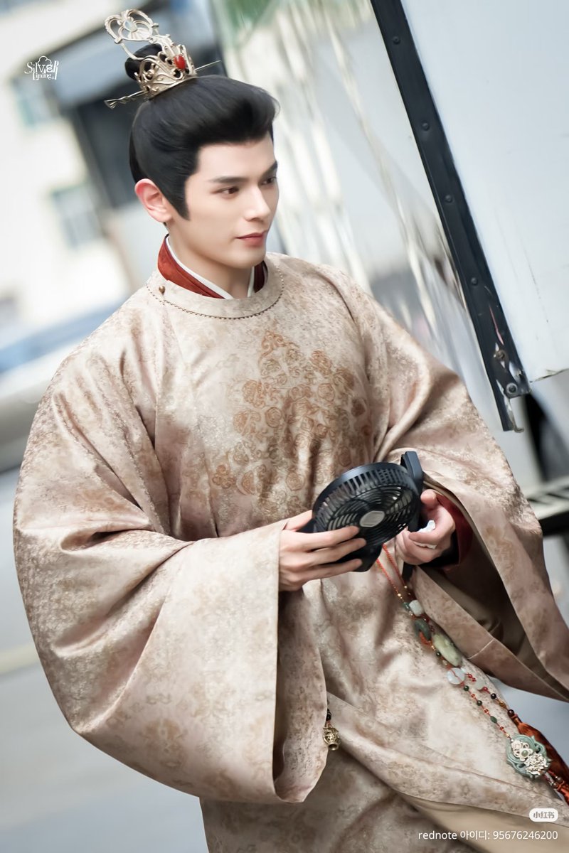 lejira22's tweet photo. 야오치 드라마 공주 이고 촬영

이고 드디어 황제됐나봐 꺄아아아아아아 https://t.co/a7eQG2O4oE
