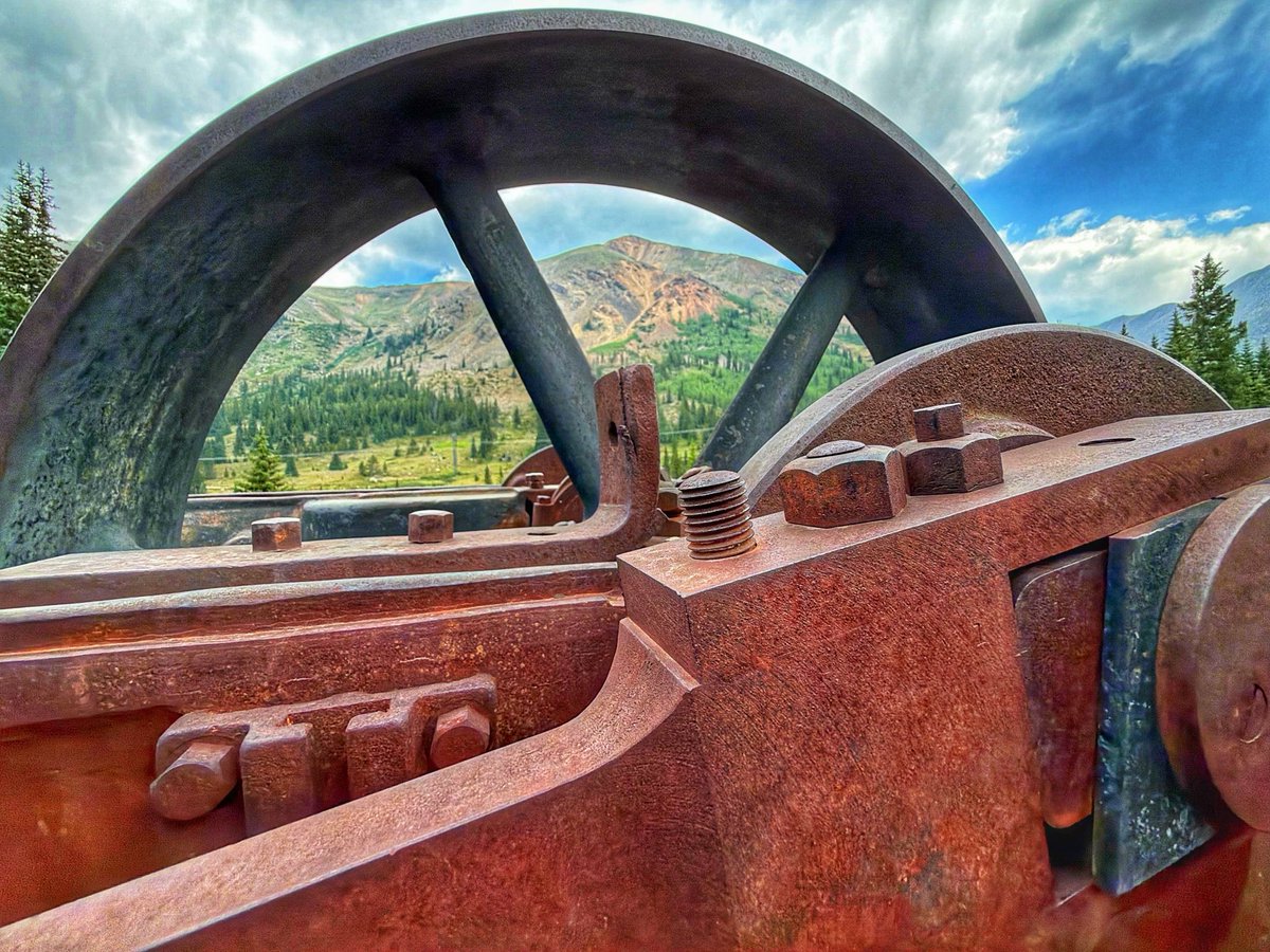 DMiller52325459's tweet photo. QP/share whatever you like for  #WhateverWednesday 

mountain steampunk… https://t.co/rikHZQb2ML