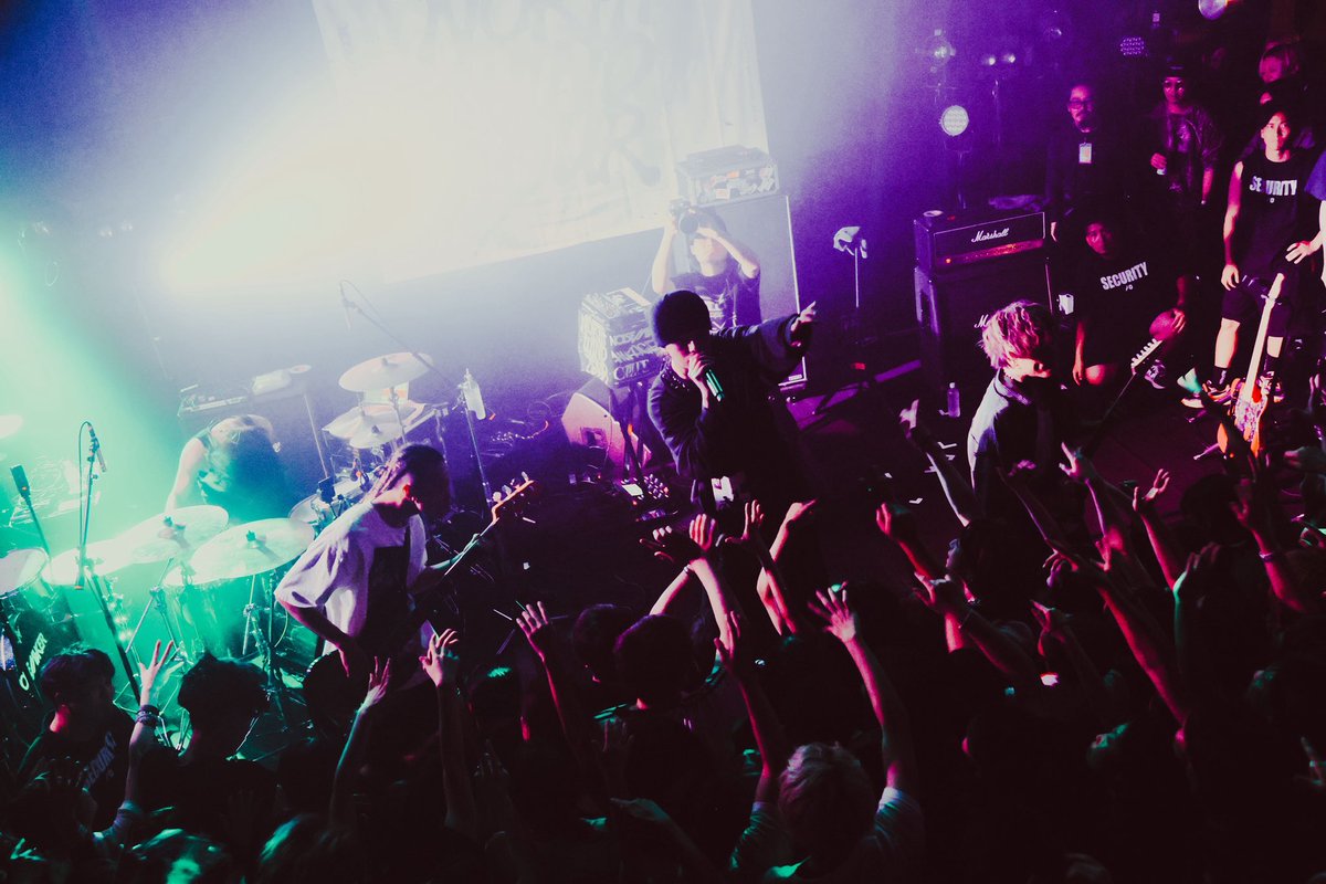 Wataru_HIKAGE's tweet photo. 2026/7/7(火) 水戸 LIGHT HOUSE
NOISEMAKER presents.
「NORTH WIND TOUR」
水戸すんごい笑
HIKAGEの傷でノイズのユーキくんにベース弾いてもらったり、CVLTEで昨日に続きもっかいbloodbath.の弾かせてもらったり、どっちもおもろすぎたし最高だったな!!
残り神戸広島も楽しみだー!! https://t.co/Hl4kaiZrrT
