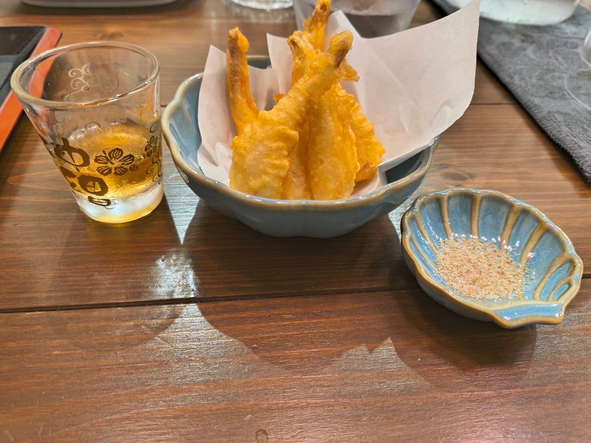 takeru9_'s tweet photo. 気になるのでハブ酒ショットと紫島らっきょの天ぷらも頼んでしまった！
うまい！ https://t.co/EIGjTH7RZi
