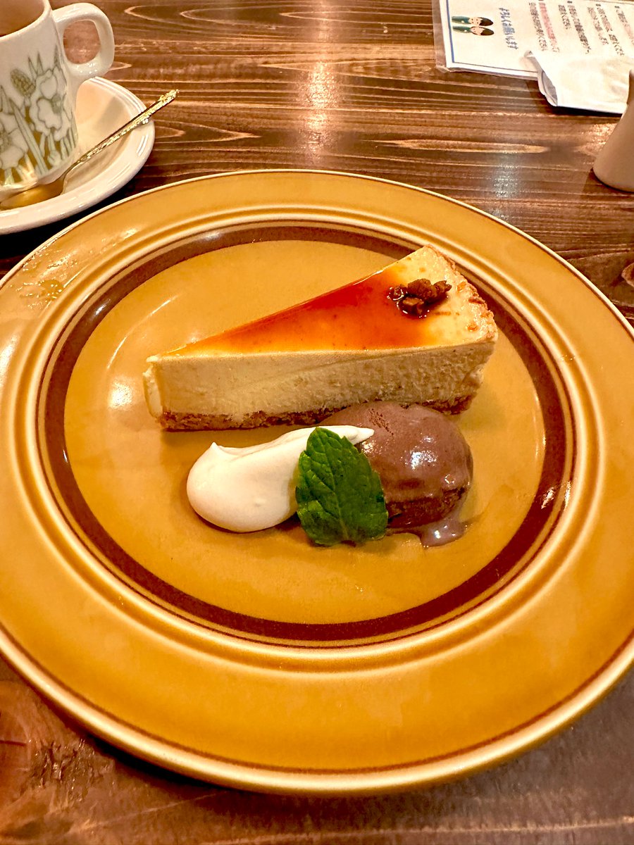 vr437666kota's tweet photo. 今日も仕事終わりに夜のカフェ活😅🍰☕️
久々に元町にpagotに来訪。
暫く人手不足で夜は閉まってたけど最近また夜営業も再開したみたいでよかった😆
今回は『バナナとアマーロのベイクドチーズケーキ』とアメリカンをオーダー→
#Pagot
#チーズケーキ
#神戸元町カフェ https://t.co/g0utUtFZ6S