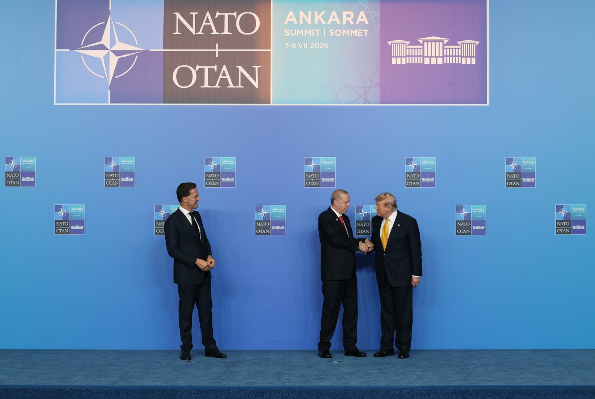 eyupkadirinan's tweet photo. Türkiye, diplomasinin merkez ülkelerinden biri olduğunu bir kez daha tüm dünyaya gösteriyor.

Uluslararası ilişkilerde belirleyici iradenin merkezinde ise Cumhurbaşkanımız Sayın Recep Tayyip Erdoğan'ın güçlü liderliği ve ortaya koyduğu diplomasi vizyonu yer alıyor. #NATOsummit 🇹🇷 https://t.co/OHsQF2z38U