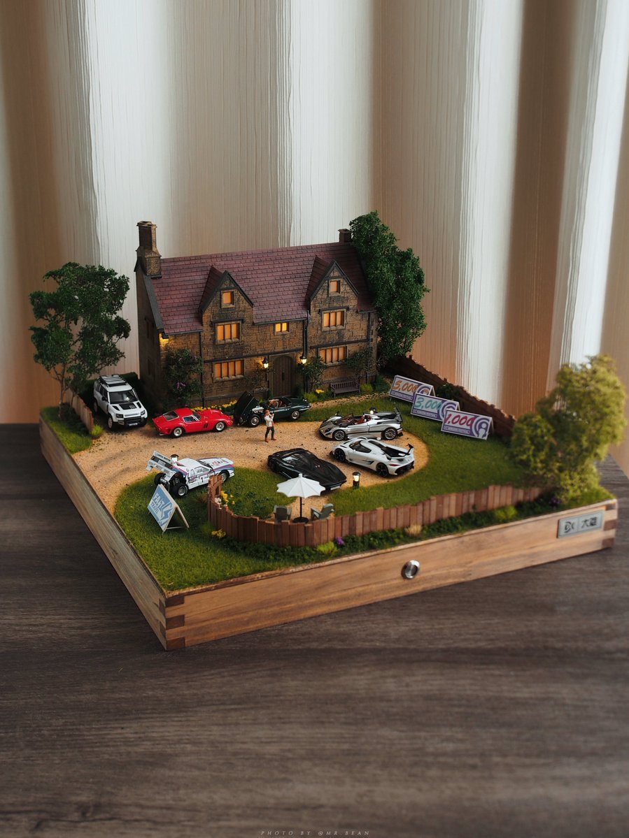 ModelCarKings's tweet photo. Underground villa diorama by Daxiong Studio 🏡

Tried it with a few 1:64 cars today. The curved road and mountain wall make it feel like a small hidden place you could actually drive through.

More diorama styles coming soon 👀

#diorama #diecast #164scale https://t.co/wGQPhpezdy
