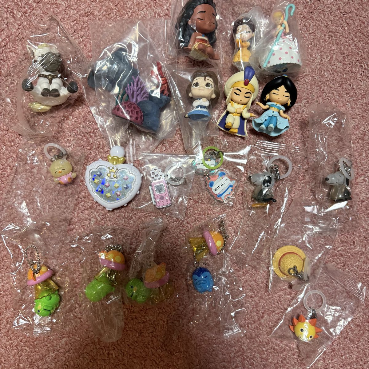 Disney_Mickey32's tweet photo. 譲:写真1枚目
求:画像2枚目＋その他もろもろ(めじるしアクセサリー)
くっつきマスコット、ナルミヤ、ヒス特に求めてます🙇‍♀️ ̖́-2:1も可能です。

気軽にコメントよろしくお願いします🙇‍♀️
#めじるしアクセサリー #たまごっち #ディズニー #ガチャガチャ https://t.co/QaK8QF4GVo