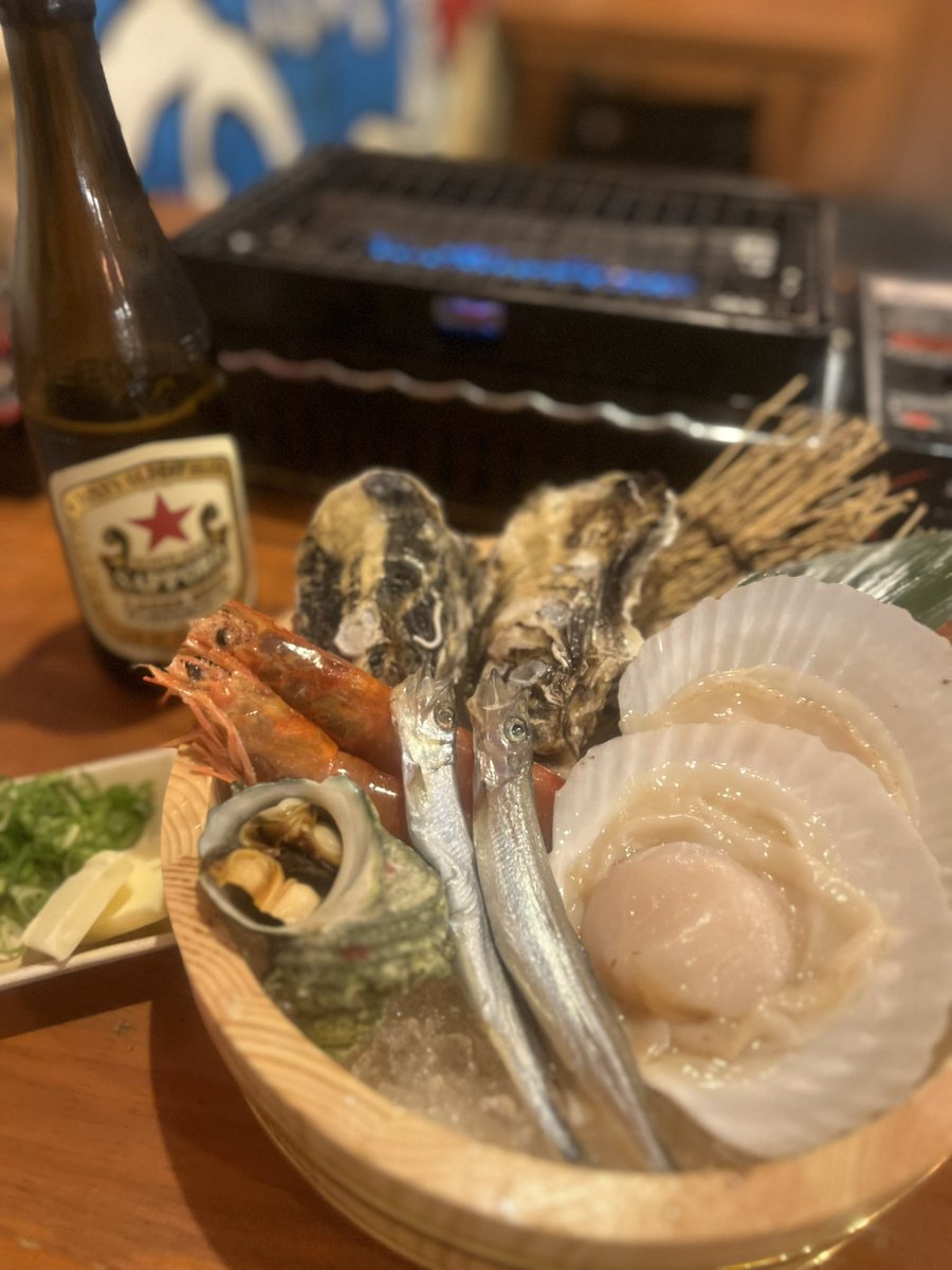 ZfaChm5kY817722's tweet photo. 和歌山〜！！！
夜は1人行動。
とりあえず赤星。
1人で贅沢に焼き焼き〜♪ https://t.co/zU1tLtjSpS