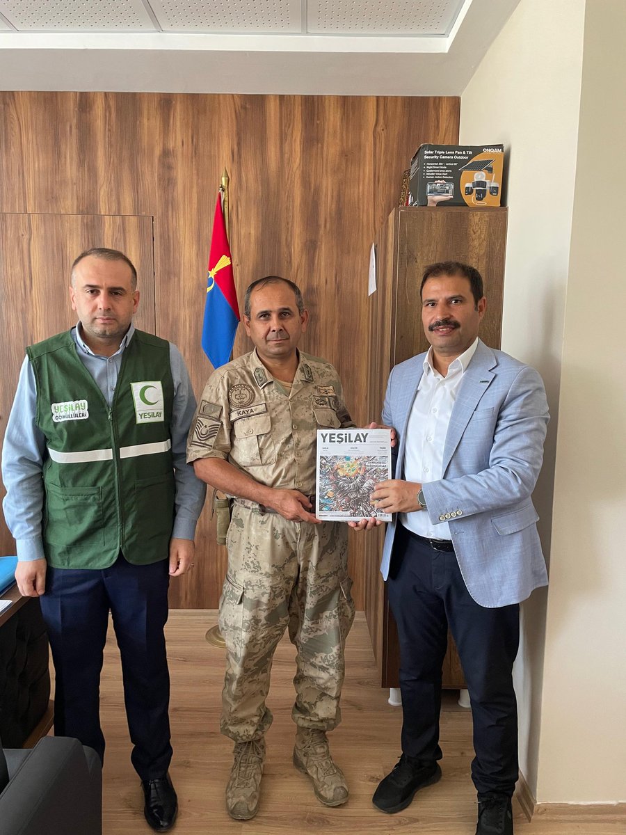 YesilayUrfa's tweet photo. Bağımsızlık Seferberliği kapsamında Şube Başkanımız Aziz Çiftçi, Bozova İlçe Temsilcimiz Adnan Çelik, Bozova Yönetim Kurulu Üyelerimiz ve Yönetim Kurulu Üyelerimiz Alirıza Çolak ile Kamil Türkmen'den oluşan heyetimizle birlikte; Bozova İlçe Milli Eğitim Müdürü Sn. Hamza Yarbuğlubaş, İlçe Müftüsü Sn.Mehmet Faik Başaran, Gençlik ve Spor İlçe Müdürü Sn.Ümit Yaşar Narin ve İlçe Jandarma Komutanı Sn.İlyas Kaya'yı ziyaret ettik. Gerçekleştirdiğimiz bu kıymetli ziyaretlerde, ilçemizde yürüttüğümüz çalışmalar hakkında kendilerine bilgi vererek yaz döneminde hayata geçirmeyi planladığımız eğitim faaliyetleri üzerine verimli bir istişare gerçekleştirdik.
@mehmetDinc1920 
@hasansildak