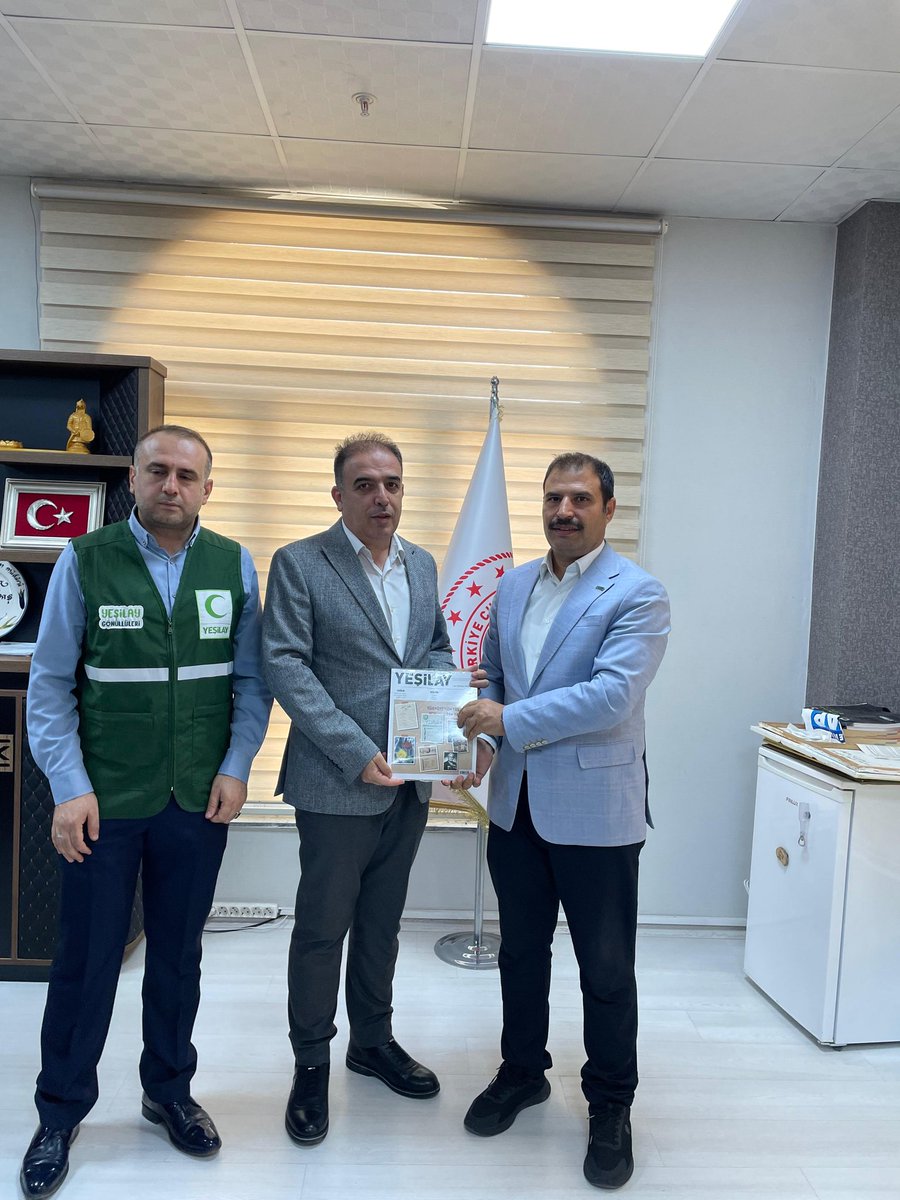 YesilayUrfa's tweet photo. Bağımsızlık Seferberliği kapsamında Şube Başkanımız Aziz Çiftçi, Bozova İlçe Temsilcimiz Adnan Çelik, Bozova Yönetim Kurulu Üyelerimiz ve Yönetim Kurulu Üyelerimiz Alirıza Çolak ile Kamil Türkmen'den oluşan heyetimizle birlikte; Bozova İlçe Milli Eğitim Müdürü Sn. Hamza Yarbuğlubaş, İlçe Müftüsü Sn.Mehmet Faik Başaran, Gençlik ve Spor İlçe Müdürü Sn.Ümit Yaşar Narin ve İlçe Jandarma Komutanı Sn.İlyas Kaya'yı ziyaret ettik. Gerçekleştirdiğimiz bu kıymetli ziyaretlerde, ilçemizde yürüttüğümüz çalışmalar hakkında kendilerine bilgi vererek yaz döneminde hayata geçirmeyi planladığımız eğitim faaliyetleri üzerine verimli bir istişare gerçekleştirdik.
@mehmetDinc1920 
@hasansildak