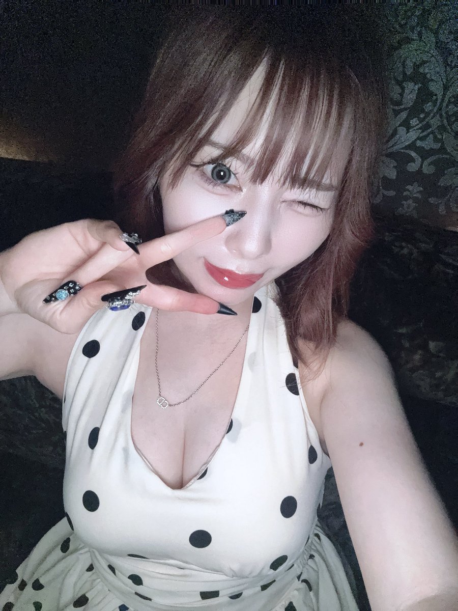 _karinasab's tweet photo. 今日もオリビン中洲出勤してます🐈‍⬛💭
親指復活したよん🖤💙 https://t.co/UysD8942Ly