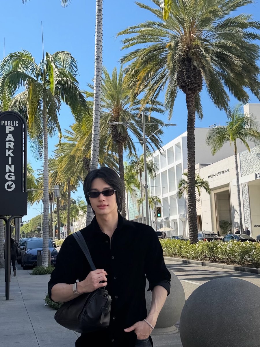 WinmetawinO's tweet photo. First time in LA 🌴

#winmetawin @winmetawin 
#snowballpower https://t.co/PME0go8lIK