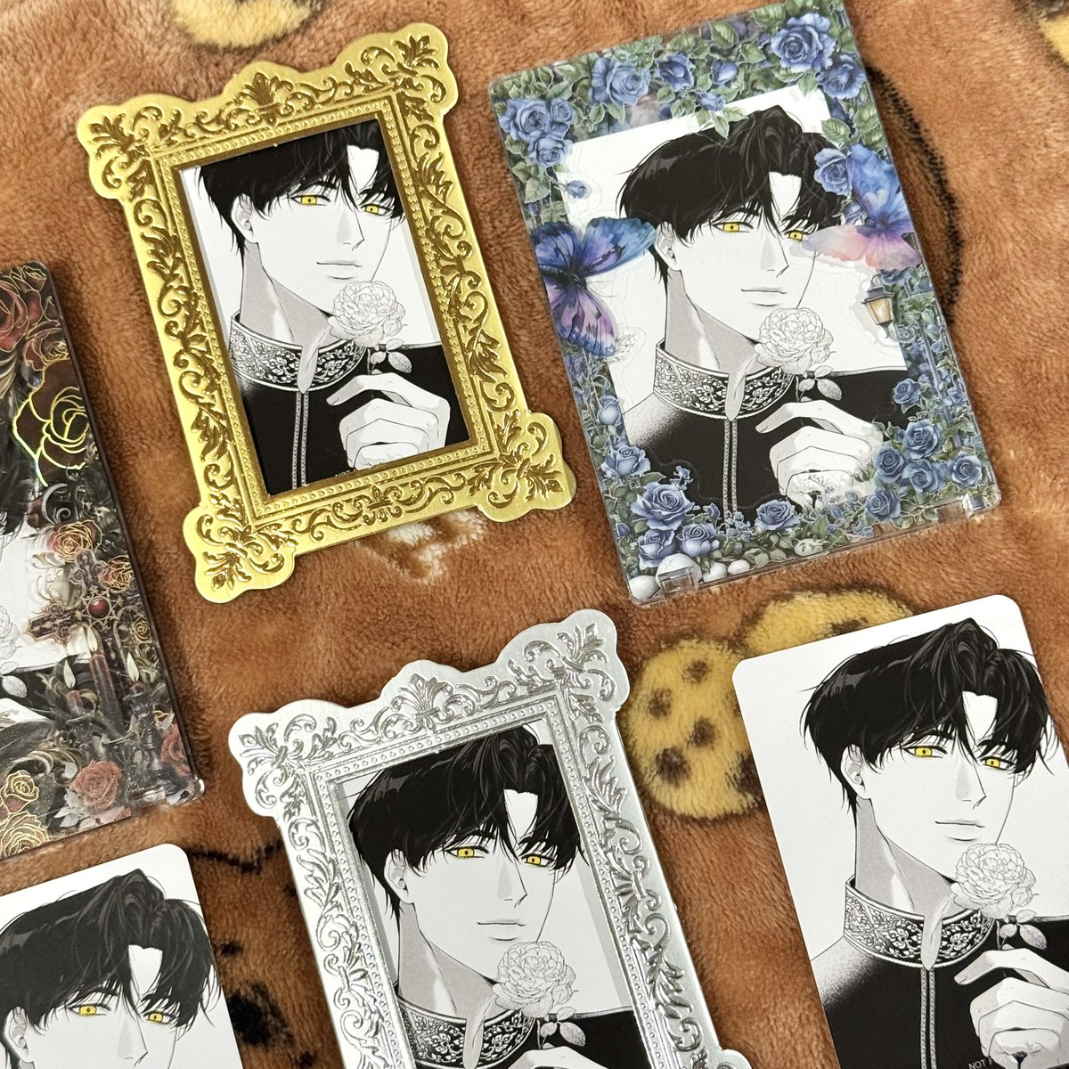 thisispyexs's tweet photo. Give Away #อโยธยาเอยาวดี 🤍❤️

การ์ดอำดง 🥀❤️

📍 #YBOOKFAIR11 💛

สถานที่จะแจ้งอีกทีนะคะ 🫶🏻

cms by thisispyexs
art by @readerz_101 https://t.co/zlxIPgzeXP