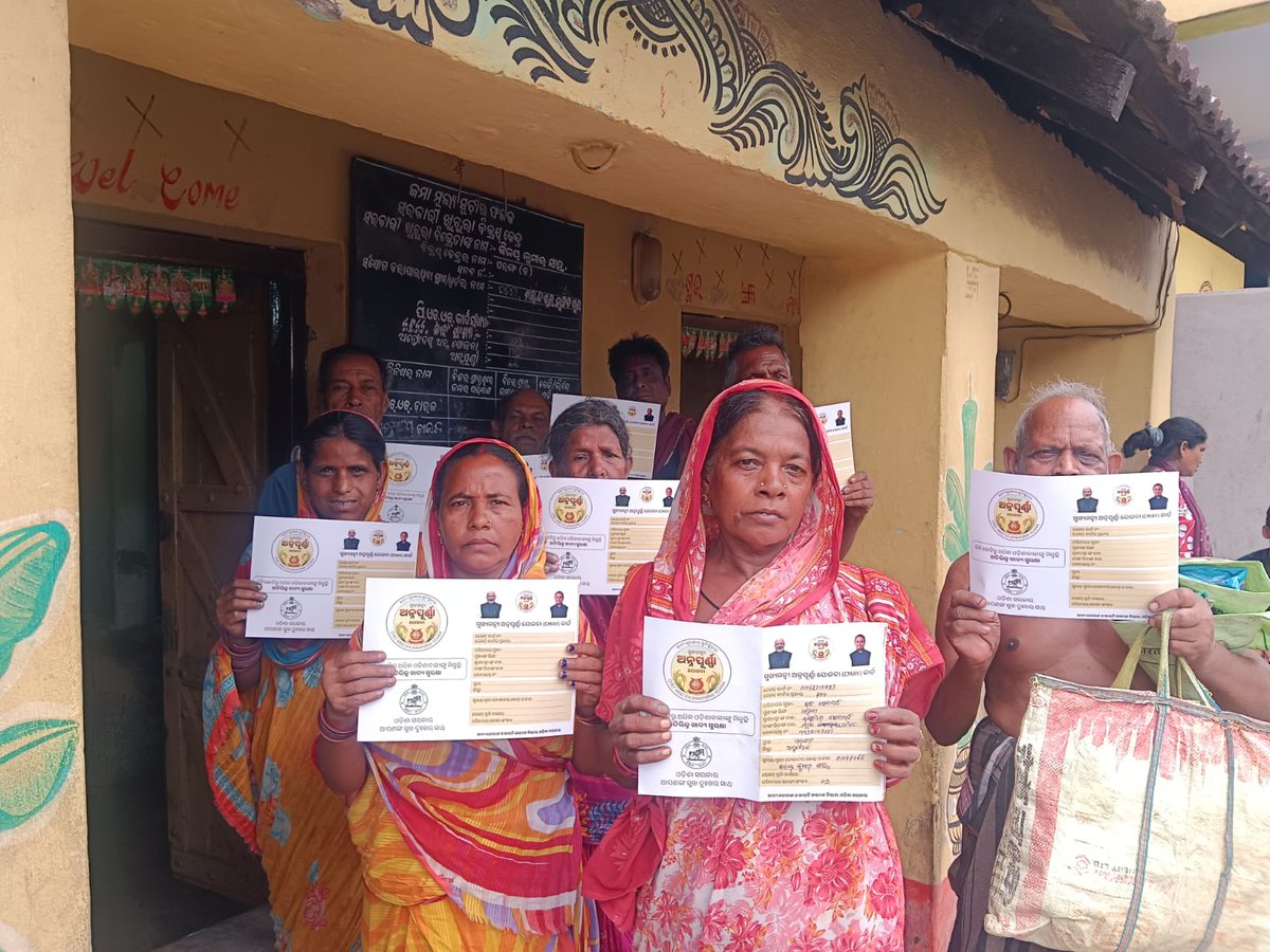 CSOAngul's tweet photo. Distribution of Rations under Mukhyamantri Annapurna Yojana and as well CMAY card distribution at  Chhendipada Block.  #cmo,#oscsc,
@Food_Odisha
@CMO_Odisha 
 @IPR_Odisha https://t.co/I3YSMGuc47
