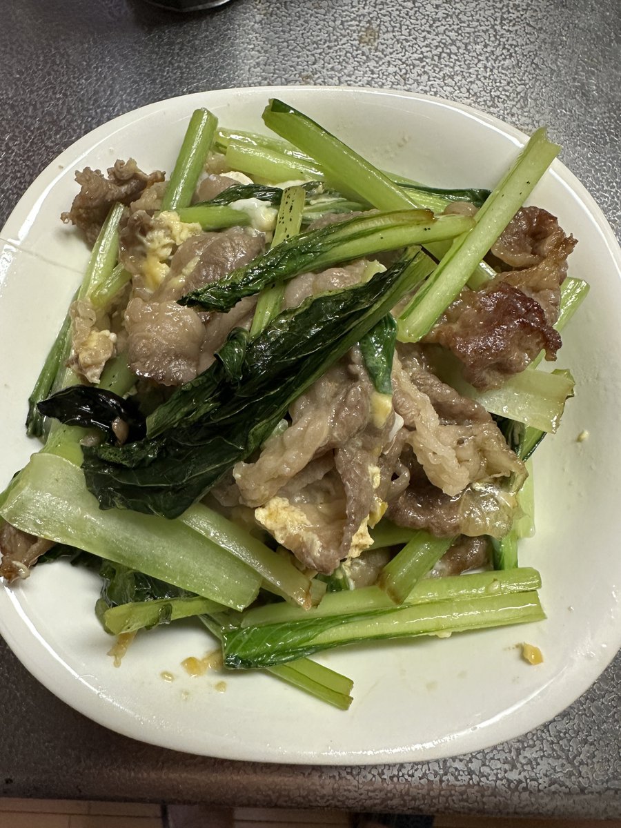dach130000RT's tweet photo. 今夜の一品😎️
お疲れ飯は
【小松菜と肉の卵とじ】
白だし2
醤油1
酒1
みりん1
肉に火を通したら小松菜投入、ダシを入れて蓋をして
待つ。小松菜に火が入ったら卵を投入 蓋をして1分。
美味いやん😋️

アビアント🫰️ https://t.co/1jUtgjNvmE