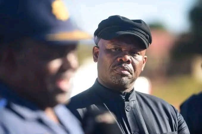 Talkzeen_'s tweet photo. Ppl are shooting themselves in the foot, bebalekela iMadlanga... https://t.co/p35t6YrfI4