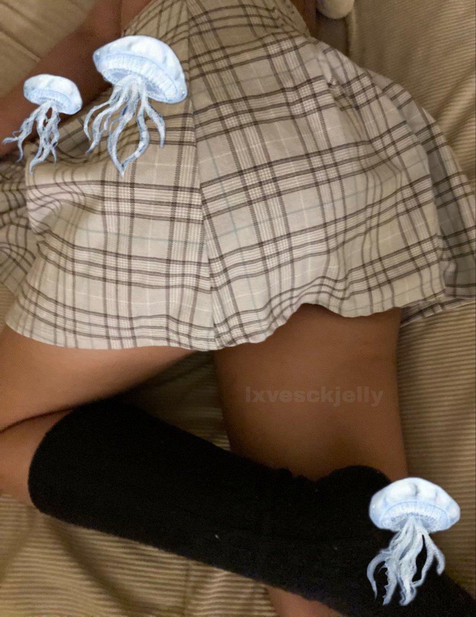 lxvesckjelly's tweet photo. ooo you wanna look up my skirt so bad 🌀🌀 #nsfw #nsfwtwt https://t.co/WW5t9UOKQh