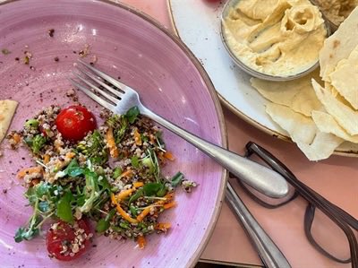 PoopsnoopEditor's tweet photo. Oak and Poppy In Hampstead Really Tried to Be Fair And Balanced Here https://t.co/vZpN4dzvfX @illusioneax #hampstead #food #diningout https://t.co/uqIrjAk14j
