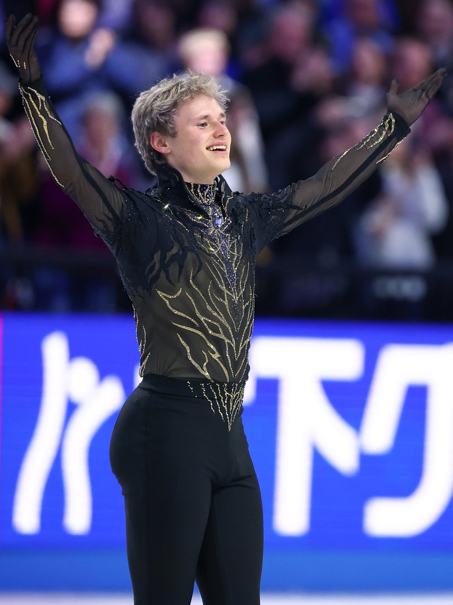ISU_Figure's tweet photo. Same smile, a few years apart 😊⛸️

Ilia Malinin started his international career at the ISU Junior Grand Prix, now he's a 3x World Champion 🏆✨. 

Keep an eye on the ISU Junior Grand Prix starting next month 👀, you never know which future star you're watching first ⭐

#FigureSkating